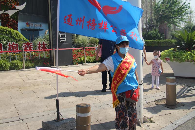 <strong>美国美女的大白屄</strong>